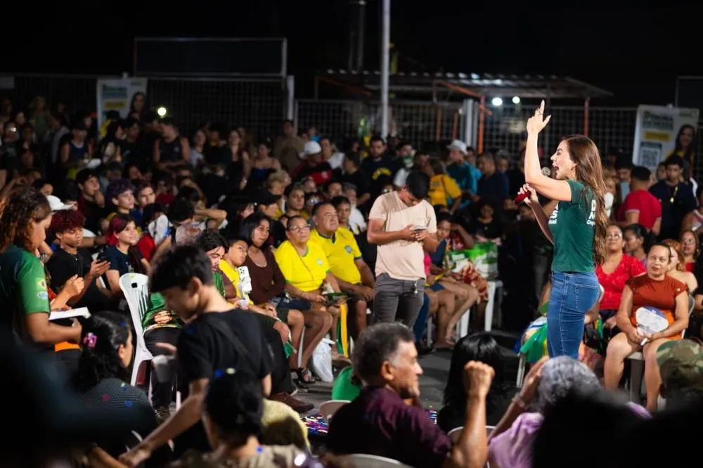 Deputada Débora Menezes discute demandas com moradores da zona Norte de Manaus