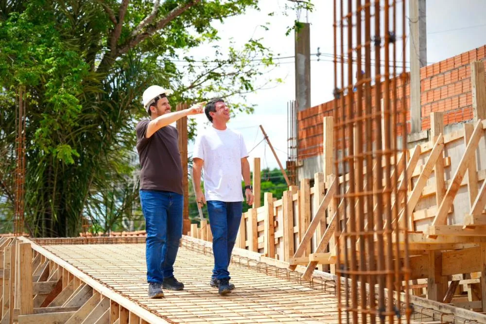 Prefeito Renato Junior fiscaliza obras da nova USF de Flores que atenderá mais de 66 mil famílias em Manaus