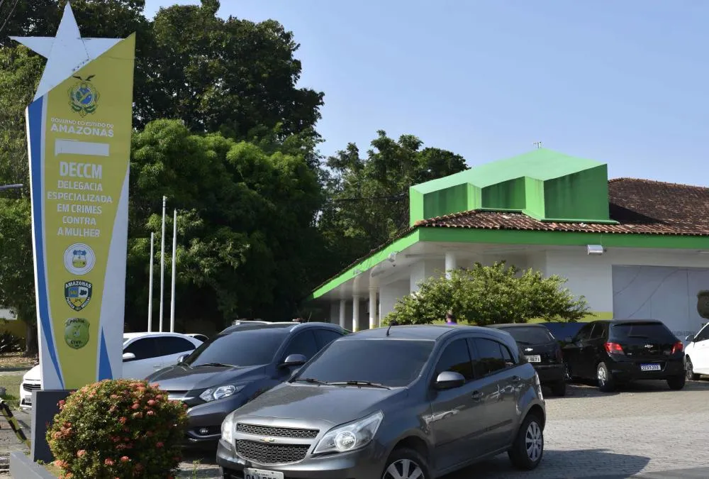 Homem é preso por perseguir e ameaçar ex-companheira em Manaus